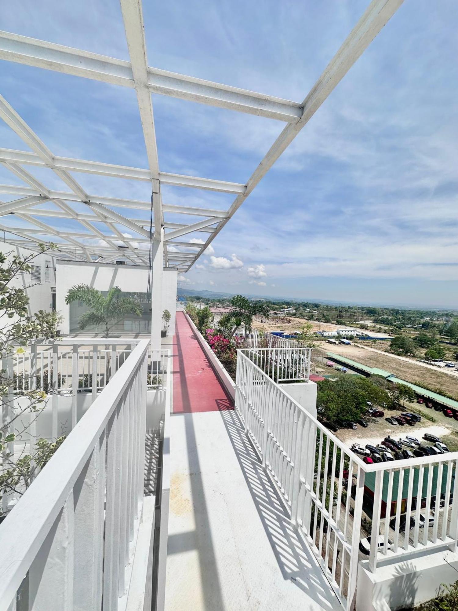 Aesthetic One Bedroom Beside Sm W Pool, Wifi And Netflix Cagayan de Oro Ngoại thất bức ảnh