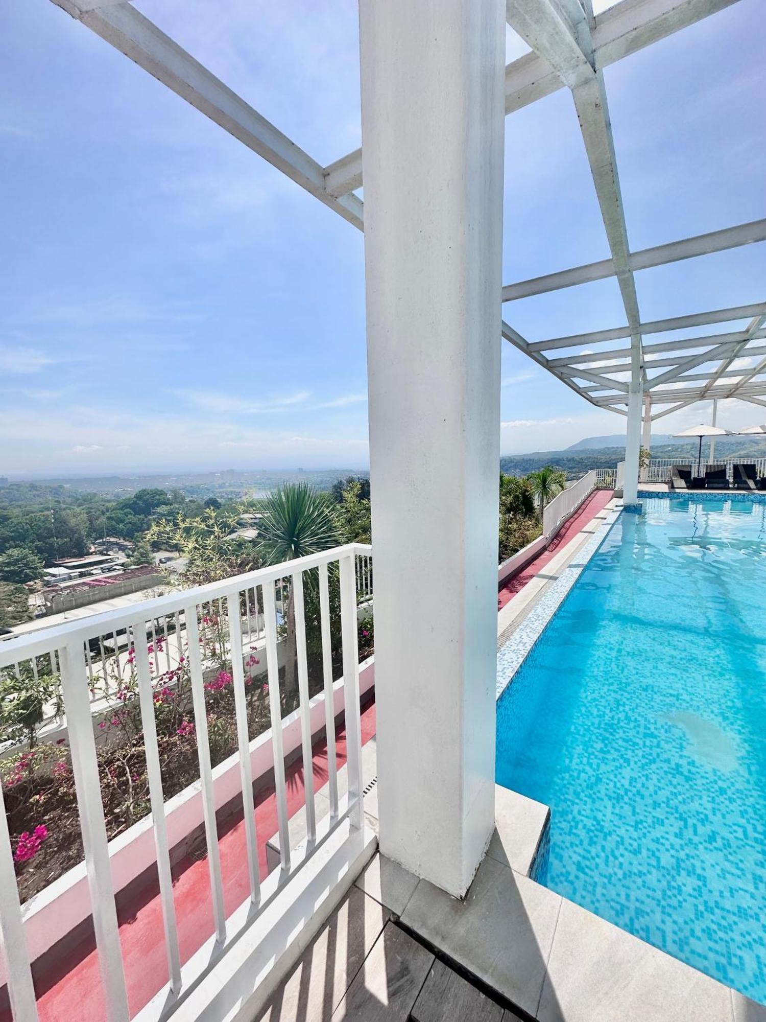Aesthetic One Bedroom Beside Sm W Pool, Wifi And Netflix Cagayan de Oro Ngoại thất bức ảnh