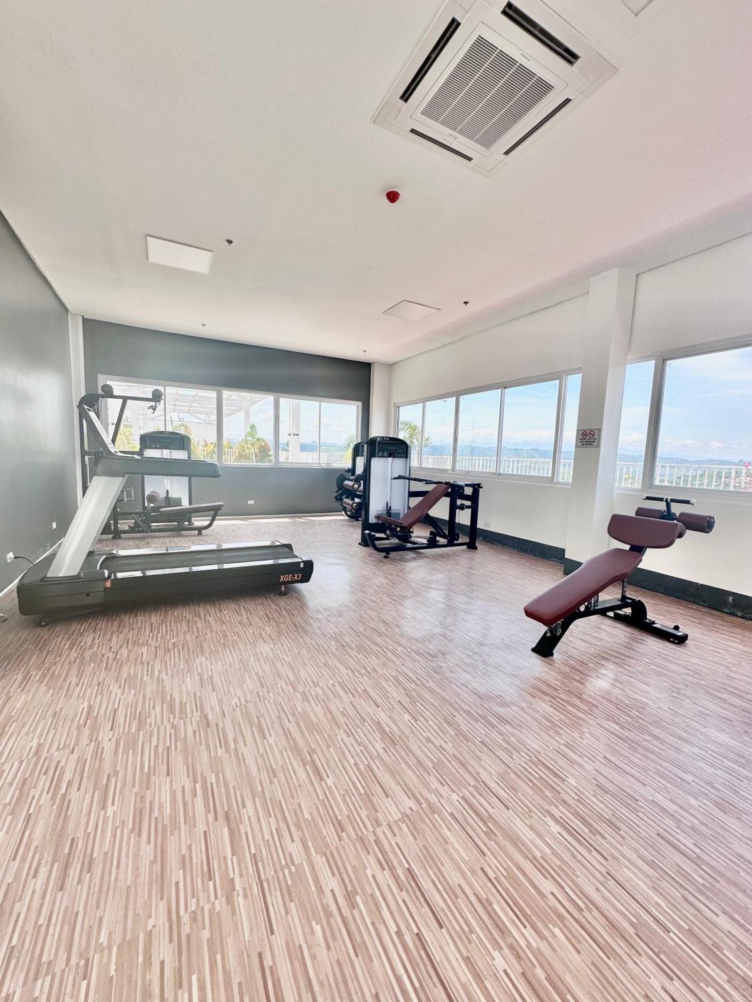 Aesthetic One Bedroom Beside Sm W Pool, Wifi And Netflix Cagayan de Oro Ngoại thất bức ảnh