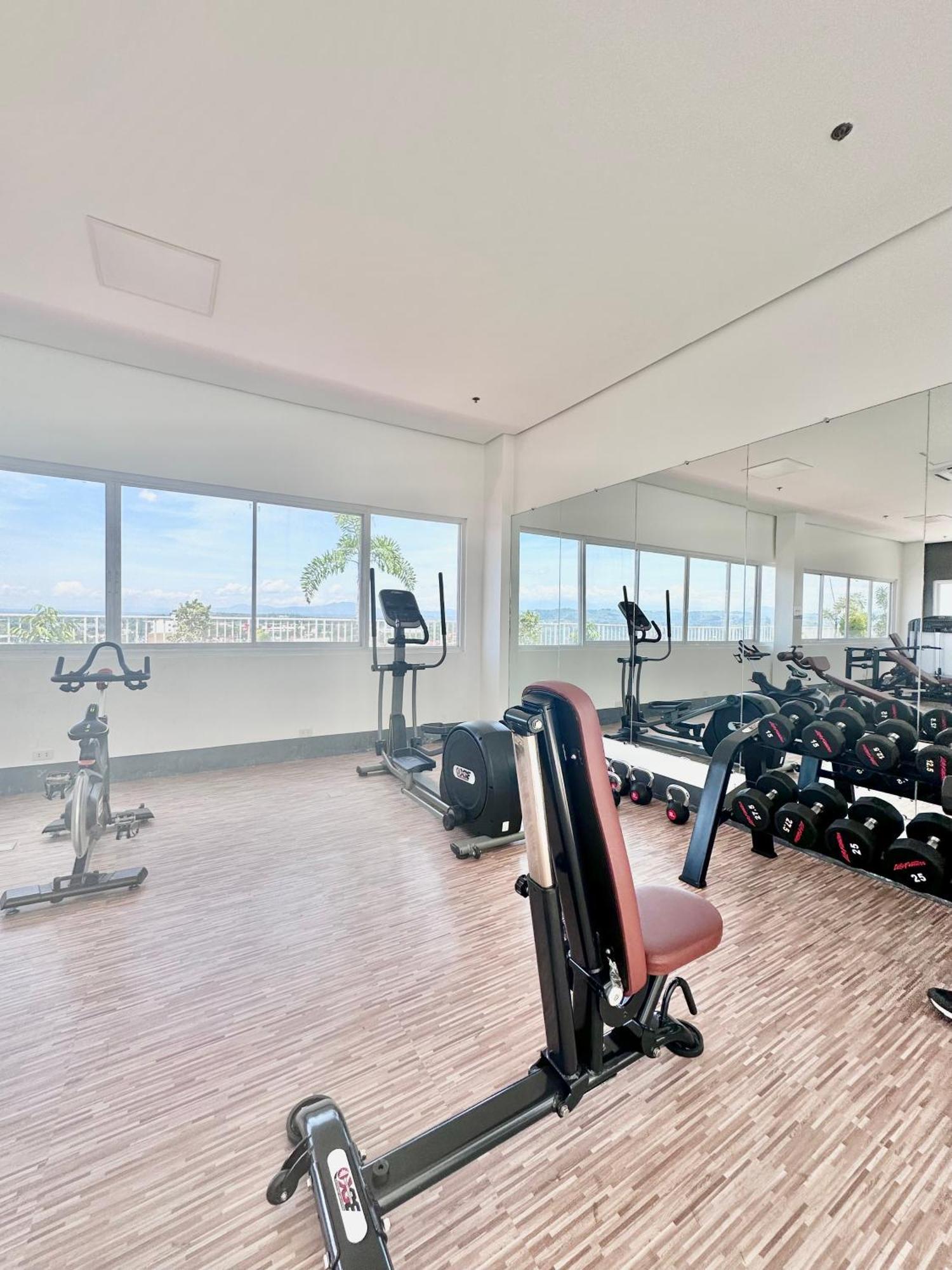Aesthetic One Bedroom Beside Sm W Pool, Wifi And Netflix Cagayan de Oro Ngoại thất bức ảnh