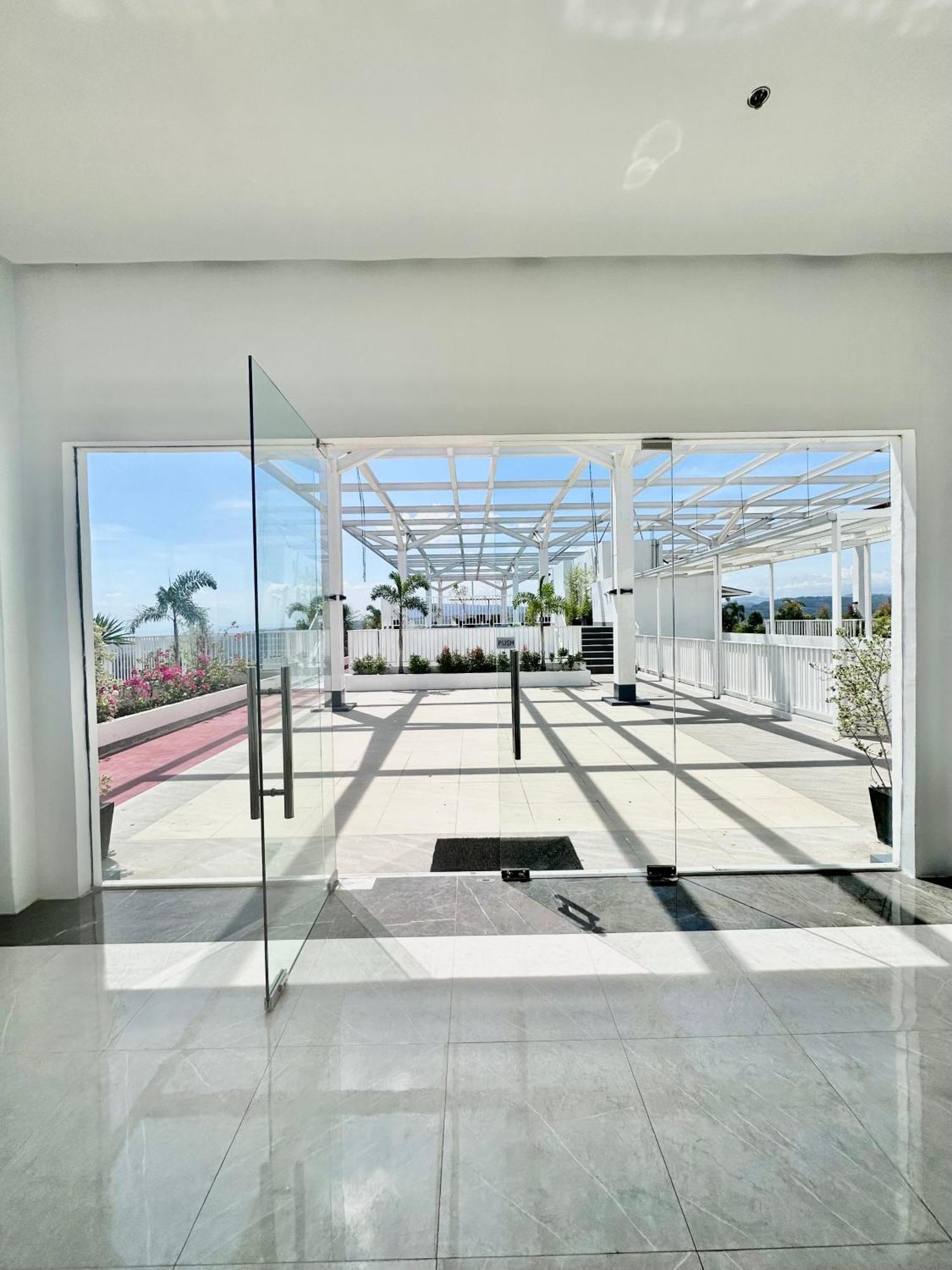 Aesthetic One Bedroom Beside Sm W Pool, Wifi And Netflix Cagayan de Oro Ngoại thất bức ảnh
